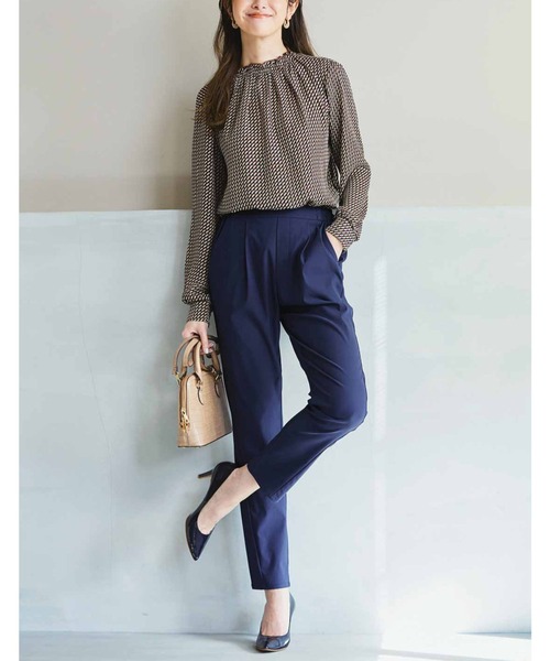 IEDIT（イディット）の「ＩＥＤＩＴ　ぐいっとしなやか　すっきり美脚がうれしい　ストレッチ布はく素材のエアノビテーパードパンツ（その他パンツ・レディース・ネイビー/ベージュ/ブラック/グリーン・X-LARGE/MEDIUM/LARGE/XX-LARGE/XXX-LARGE/SMALL）」の11枚目の写真