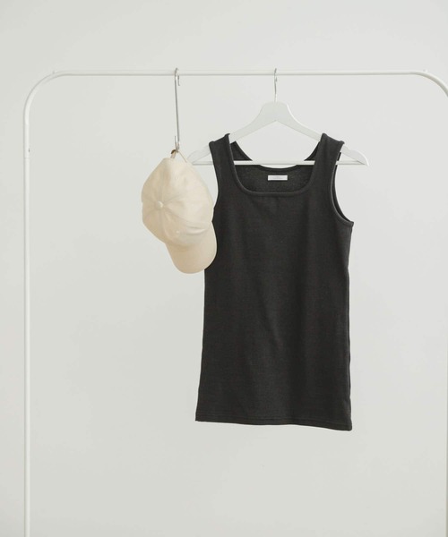 ITEMS URBANRESEARCH(アイテムズ アーバンリサーチ)の「リップルスクエアネックタンクトップ(タンクトップ・レディース・グレー系その他/ブラック/グリーン/ホワイト/オレンジ・FREE)」の3枚目の写真