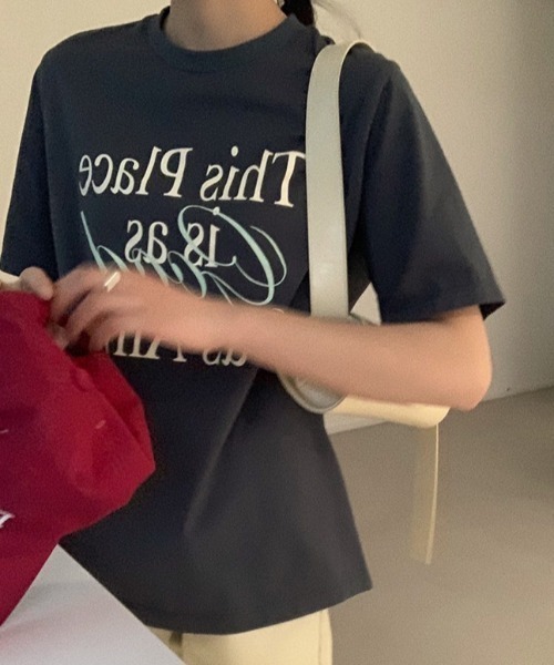 Vipoa(ヴィポア)の「レタリングプリントTee(Tシャツ/カットソー・レディース・ダークグレー/ライトグレー・FREE)」の4枚目の写真