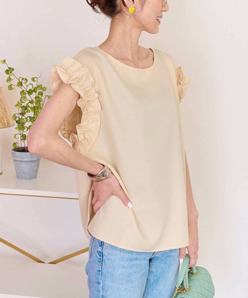 M y u(ミュー)の「ソデフリル オーバーシルエット ブラウス(Tシャツ/カットソー・レディース・ブラック/ホワイト/ピンク/イエロー/グリーン・MEDIUM/LARGE)」の4枚目の写真