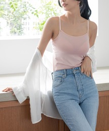 肌触りのいいモダール生地で通年を通して着る事ができます。ストラップの長さが調整できるのも嬉しい。「すき間レスブラキャミソール」インナー