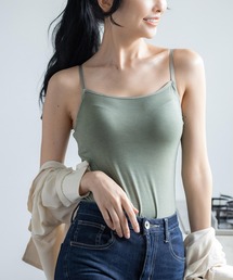 肌触りのいいモダール生地で通年を通して着る事ができます。ストラップの長さが調整できるのも嬉しい。「すき間レスブラキャミソール」インナー