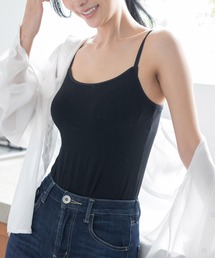 肌触りのいいモダール生地で通年を通して着る事ができます。ストラップの長さが調整できるのも嬉しい。「すき間レスブラキャミソール」インナー