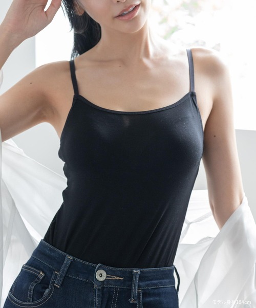 fran de lingerie（フランデランジェリー）の「肌触りのいいモダール生地で通年を通して着る事ができます。ストラップの長さが調整できるのも嬉しい。「すき間レスブラキャミソール」インナー（キャミソール・レディース・ブラック/ピンク系その他/グレイッシュベージュ/カーキ・L/M/S）」の17枚目の写真