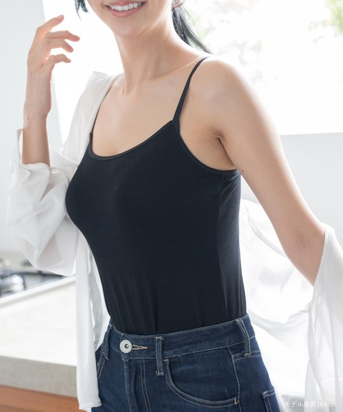 fran de lingerie（フランデランジェリー）の「肌触りのいいモダール生地で通年を通して着る事ができます。ストラップの長さが調整できるのも嬉しい。「すき間レスブラキャミソール」インナー（キャミソール・レディース・ブラック/ピンク系その他/グレイッシュベージュ/カーキ・L/M/S）」の21枚目の写真