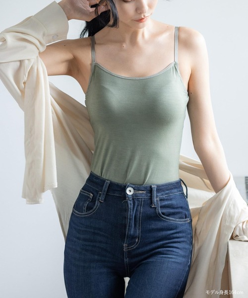 fran de lingerie（フランデランジェリー）の「肌触りのいいモダール生地で通年を通して着る事ができます。ストラップの長さが調整できるのも嬉しい。「すき間レスブラキャミソール」インナー（キャミソール・レディース・ブラック/ピンク系その他/グレイッシュベージュ/カーキ・L/M/S）」の22枚目の写真