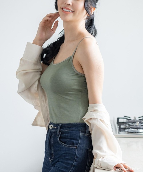 fran de lingerie（フランデランジェリー）の「肌触りのいいモダール生地で通年を通して着る事ができます。ストラップの長さが調整できるのも嬉しい。「すき間レスブラキャミソール」インナー（キャミソール・レディース・ブラック/ピンク系その他/グレイッシュベージュ/カーキ・L/M/S）」の12枚目の写真