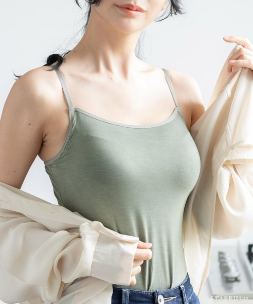 fran de lingerie（フランデランジェリー）の「肌触りのいいモダール生地で通年を通して着る事ができます。ストラップの長さが調整できるのも嬉しい。「すき間レスブラキャミソール」インナー（キャミソール・レディース・ブラック/ピンク系その他/グレイッシュベージュ/カーキ・L/M/S）」の6枚目の写真