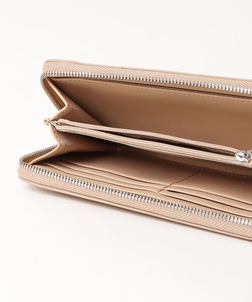 Guess(ゲス)の「ROXBERRY Medium Zip Around Wallet 財布(財布・レディース・ベージュ/ブラック/ライトブルー/ピンク/ブラック系その他/ベージュ系その他・ONE SIZE)」の17枚目の写真