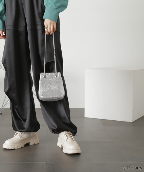 FREE'S MART（フリーズマート）の「メタル巾着バッグ（ショルダーバッグ・レディース・シルバー/ブラック・ﾌﾘ-）」の16枚目の写真