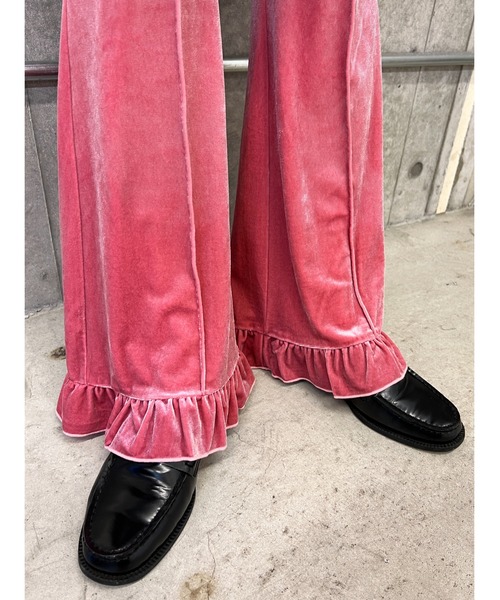 WC（ダブル シー）の「【EC限定】ベロアフリルフレアパンツ（その他パンツ・レディース・グリーン/ピンク/ブラック・FREE）」の9枚目の写真
