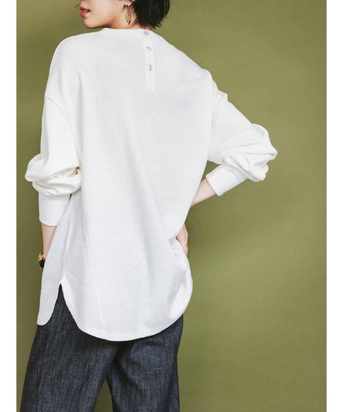 IEDIT（イディット）の「ＩＥＤＩＴ　ハニカム柄ワッフル素材のバックボタンプルオーバー（Tシャツ/カットソー・レディース・ネイビー/チャコールグレー/ホワイト・LARGE/MEDIUM/X-LARGE/XX-LARGE/SMALL/XXX-LARGE）」の5枚目の写真