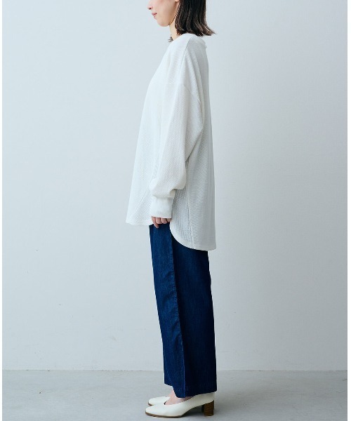 IEDIT（イディット）の「ＩＥＤＩＴ　ハニカム柄ワッフル素材のバックボタンプルオーバー（Tシャツ/カットソー・レディース・ネイビー/チャコールグレー/ホワイト・LARGE/MEDIUM/X-LARGE/XX-LARGE/SMALL/XXX-LARGE）」の8枚目の写真