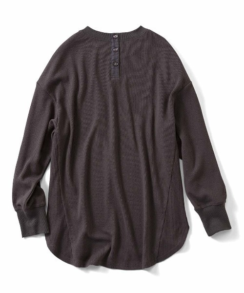 IEDIT（イディット）の「ＩＥＤＩＴ　ハニカム柄ワッフル素材のバックボタンプルオーバー（Tシャツ/カットソー・レディース・ネイビー/チャコールグレー/ホワイト・LARGE/MEDIUM/X-LARGE/XX-LARGE/SMALL/XXX-LARGE）」の12枚目の写真