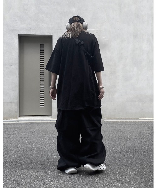 YACA(ヤーカ)の「wide sweat cargo pants/ワイドスウェットカーゴパンツ(カーゴパンツ・レディース・ブラック/グレー・FREE)」の5枚目の写真