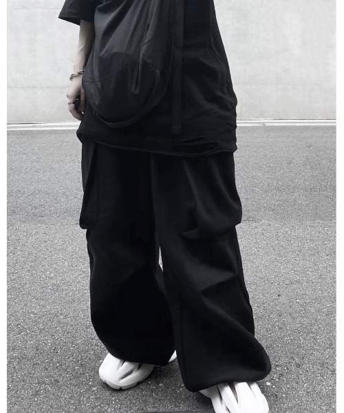 YACA(ヤーカ)の「wide sweat cargo pants/ワイドスウェットカーゴパンツ(カーゴパンツ・レディース・ブラック/グレー・FREE)」の8枚目の写真