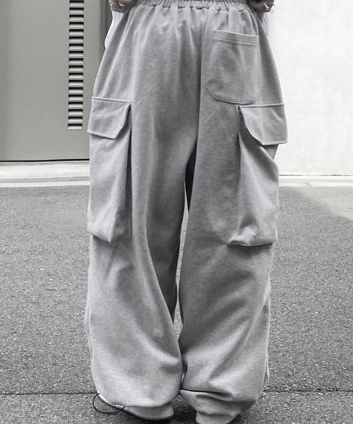 YACA(ヤーカ)の「wide sweat cargo pants/ワイドスウェットカーゴパンツ(カーゴパンツ・レディース・ブラック/グレー・FREE)」の16枚目の写真