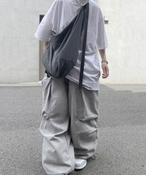 YACA(ヤーカ)の「wide sweat cargo pants/ワイドスウェットカーゴパンツ(カーゴパンツ・レディース・ブラック/グレー・FREE)」の18枚目の写真