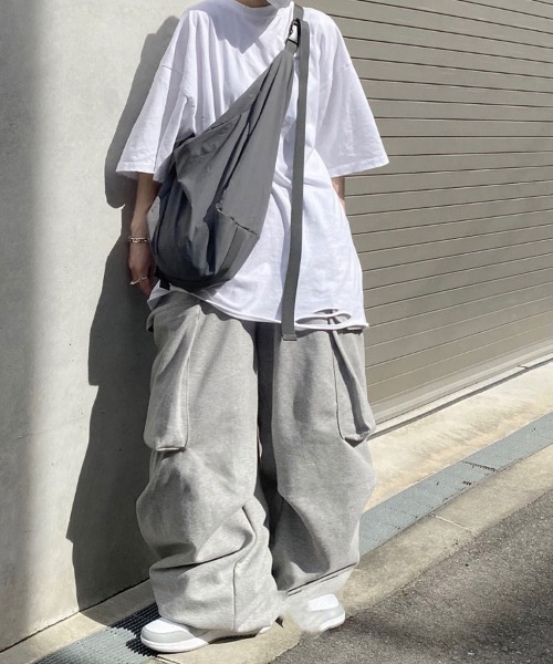 YACA(ヤーカ)の「wide sweat cargo pants/ワイドスウェットカーゴパンツ(カーゴパンツ・レディース・ブラック/グレー・FREE)」の21枚目の写真