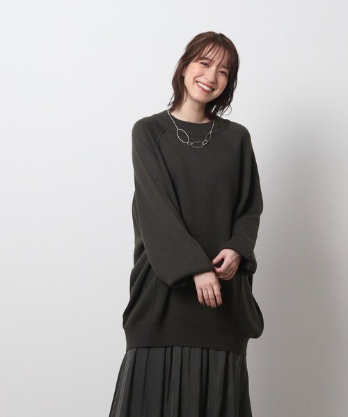 SHOO・LA・RUE(シューラルー)の「◆【体型カバー】ビッグシルエット なめらか ドルマンニット(ニット/セーター・レディース・ベージュ/アイボリー/グリーン系/ピンク系/チャコールグレー・00)」の7枚目の写真