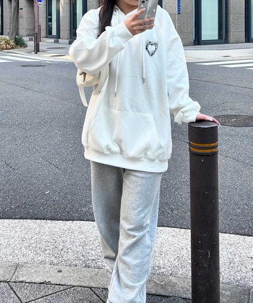 SPIGA(スピーガ)の「ハートプリントロゴBIGパーカー(パーカー・レディース・ブラック/ホワイト/ベージュ・FREE)」の7枚目の写真