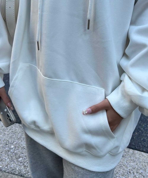 SPIGA(スピーガ)の「ハートプリントロゴBIGパーカー(パーカー・レディース・ブラック/ホワイト/ベージュ・FREE)」の10枚目の写真