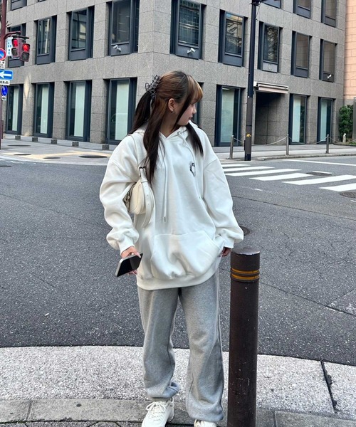 SPIGA(スピーガ)の「ハートプリントロゴBIGパーカー(パーカー・レディース・ブラック/ホワイト/ベージュ・FREE)」の16枚目の写真