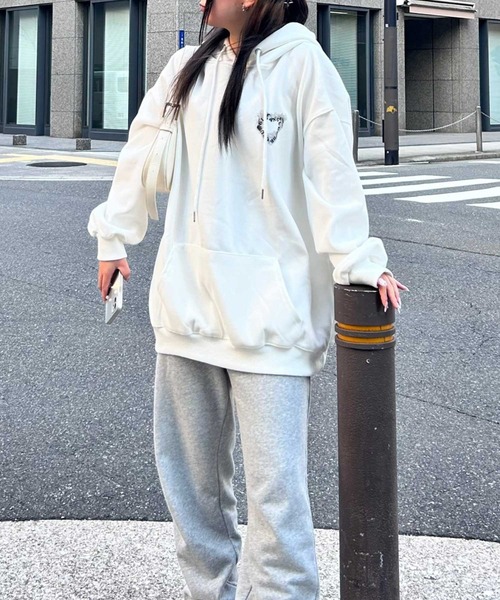 SPIGA(スピーガ)の「ハートプリントロゴBIGパーカー(パーカー・レディース・ブラック/ホワイト/ベージュ・FREE)」の18枚目の写真