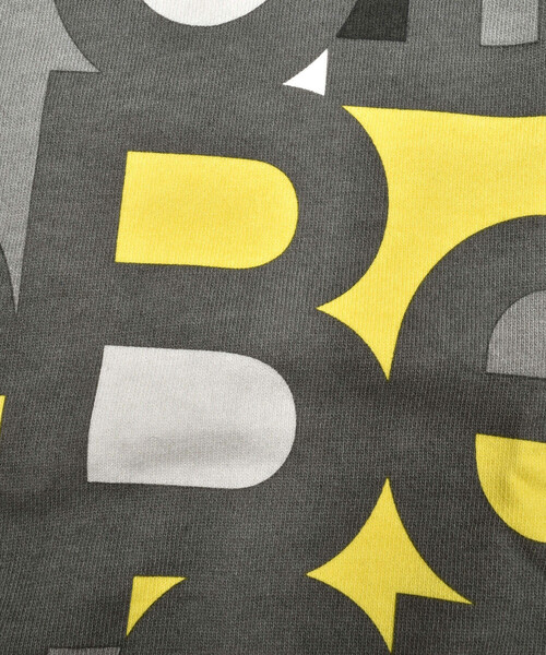BeBe（ベベ）の「BIGロゴ配色トレーナー(80~150cm)（スウェット・キッズ・ブラック系その他/ブルー系その他・150cm/130cm/100cm/140cm/120cm/80ｃｍ/90cm/110cm）」の14枚目の写真