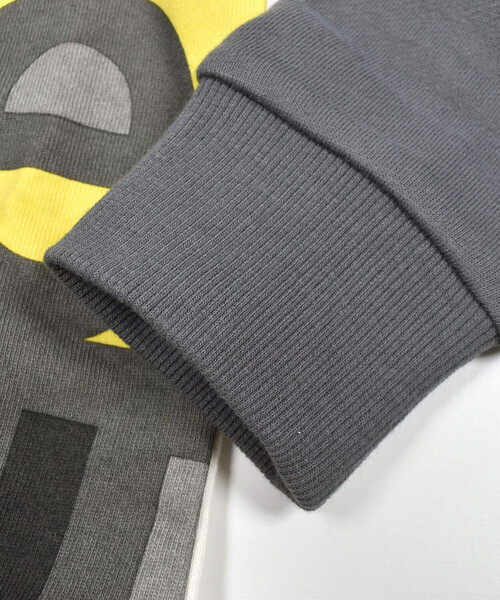 BeBe（ベベ）の「BIGロゴ配色トレーナー(80~150cm)（スウェット・キッズ・ブラック系その他/ブルー系その他・150cm/130cm/100cm/140cm/120cm/80ｃｍ/90cm/110cm）」の15枚目の写真