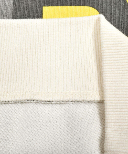 BeBe（ベベ）の「BIGロゴ配色トレーナー(80~150cm)（スウェット・キッズ・ブラック系その他/ブルー系その他・150cm/130cm/100cm/140cm/120cm/80ｃｍ/90cm/110cm）」の16枚目の写真