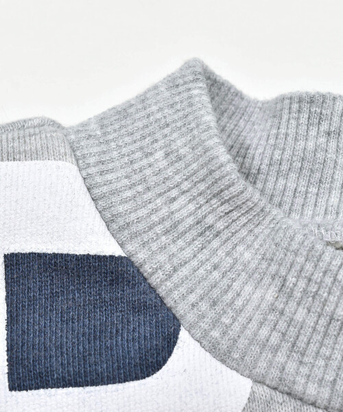 BeBe（ベベ）の「BIGロゴ配色トレーナー(80~150cm)（スウェット・キッズ・ブラック系その他/ブルー系その他・150cm/130cm/100cm/140cm/120cm/80ｃｍ/90cm/110cm）」の19枚目の写真