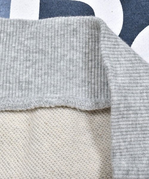 BeBe（ベベ）の「BIGロゴ配色トレーナー(80~150cm)（スウェット・キッズ・ブラック系その他/ブルー系その他・150cm/130cm/100cm/140cm/120cm/80ｃｍ/90cm/110cm）」の22枚目の写真