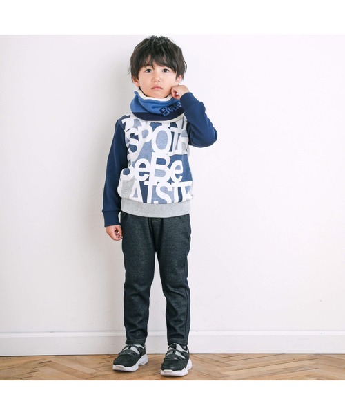 BeBe（ベベ）の「BIGロゴ配色トレーナー(80~150cm)（スウェット・キッズ・ブラック系その他/ブルー系その他・150cm/130cm/100cm/140cm/120cm/80ｃｍ/90cm/110cm）」の3枚目の写真