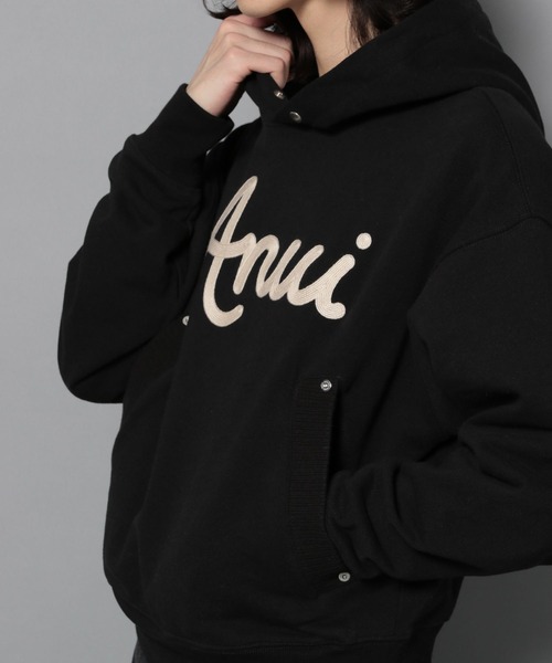 Anui レタリングロゴフーディ ブラック Mサイズ セール】【UNISEX】レタリングロゴフーディ（パーカー）｜Anui