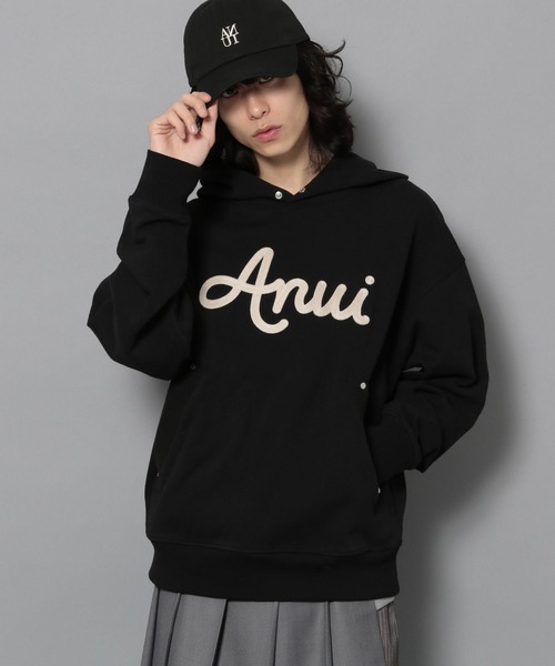 Anui（アニュイ）の「【UNISEX】レタリングロゴフーディ（パーカー・レディース・レッド/グレー/ブラック/ネイビー・SMALL/MEDIUM/LARGE）」の15枚目の写真