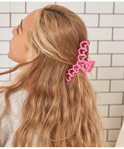 anap mimpi（アナップミンピ）の「カラー ハート ビッグ バンスクリップ ヘアクリップ（バレッタ/ヘアクリップ・レディース・パープル/イエロー/ピンク/ブラック/ターコイズブルー・FREE）」の5枚目の写真
