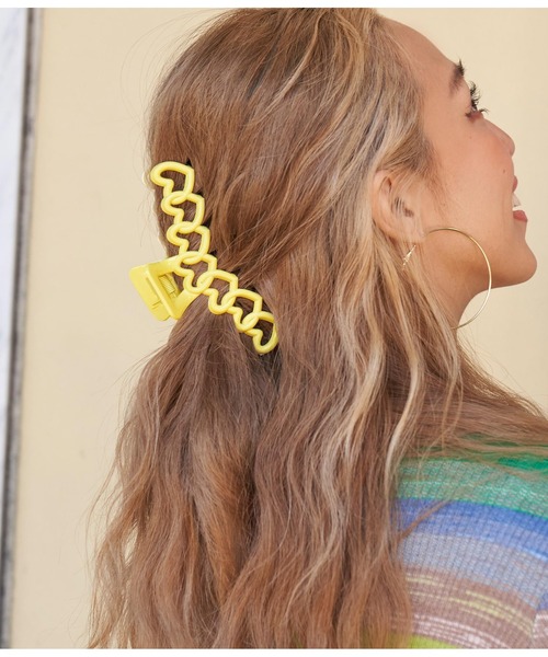 anap mimpi（アナップミンピ）の「カラー ハート ビッグ バンスクリップ ヘアクリップ（バレッタ/ヘアクリップ・レディース・パープル/イエロー/ピンク/ブラック/ターコイズブルー・FREE）」の4枚目の写真
