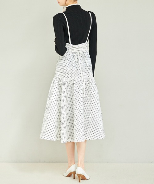 tocco closet(トッコ クローゼット)の「サスペンダー付きエンボスドットティアードスカート(スカート・レディース・オフホワイト/ブラック・M)」の9枚目の写真
