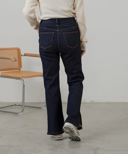 Auntie Rosa Holiday(アンティローザホリデー)の「【骨格ストレート】サイドスリットフレアデニム(デニムパンツ・レディース・ブラック/ネイビー・マルチサイズ)」の7枚目の写真