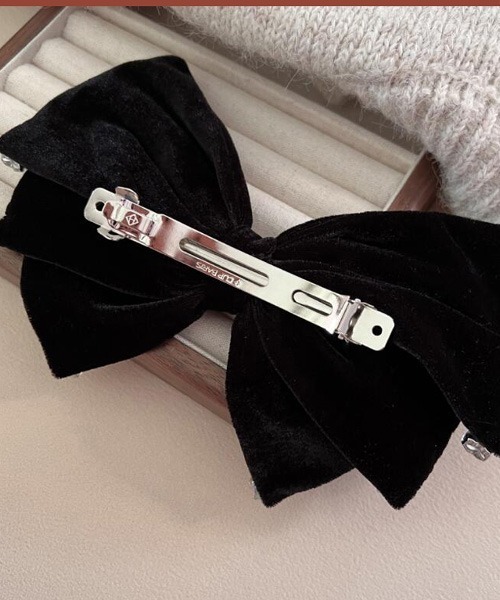 VIBGYOR Women（ヴィブジョー　ウィメン）の「【float】ベロア レイヤード リボン バレッタ（バレッタ/ヘアクリップ・レディース・ブラック・FREE）」の3枚目の写真