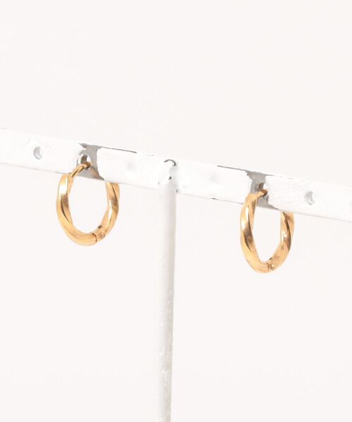 ARCHIVER（アーカイバ）の「【Al】Stainless Twist Pierce 12mm（ピアス（両耳用）・レディース・シルバー/ブラック/ゴールド・FREE）」の5枚目の写真