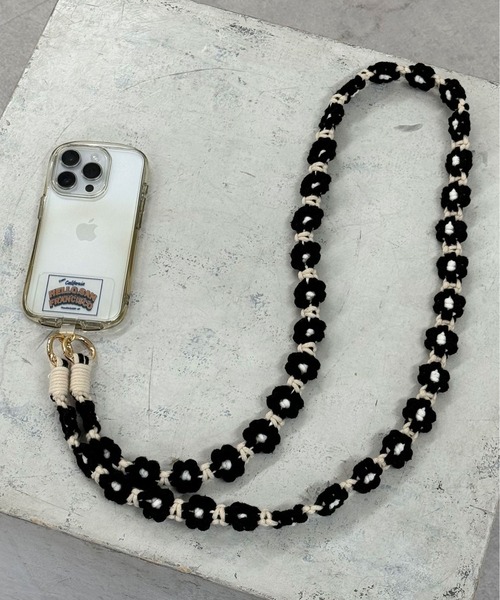 HELLO.SANFRANCISCO（ハローサンフランシスコ）の「【HELLO.SANFRANCISCO/ハローサンフランシスコ】手編みライクカラフルフラワースマホショルダー（スマホグッズ・レディース・オフホワイト/ブルー/ピンク/ブラック/グレー/パープル/オレンジ・FREE/ONE SIZE）」の3枚目の写真