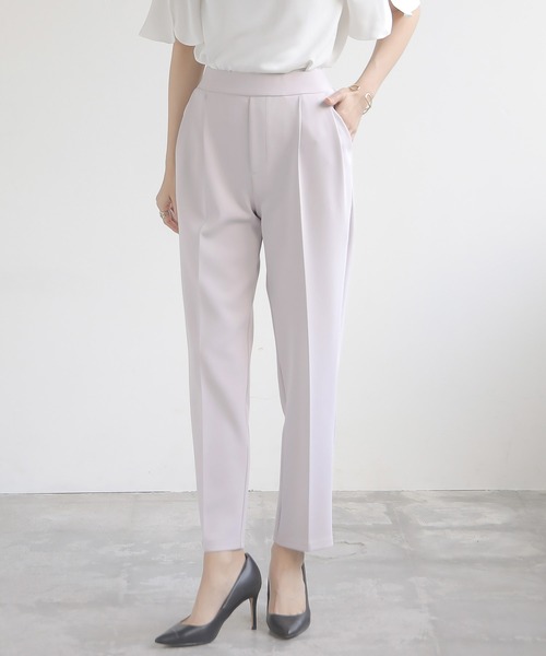 Emilyan(エミリアン)の「更に快適になった!無敵のパンツ 【UVカット98%!接触冷感!洗濯機OK♪全方位ストレッチ♪】ハイストレッチつやポンチ・タックテーパードパンツ(スーツパンツ・レディース・ブラック/グレイッシュベージュ/オフホワイト/ネイビー・S/M/L)」の4枚目の写真