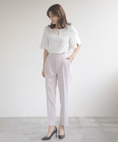 Emilyan(エミリアン)の「更に快適になった!無敵のパンツ 【UVカット98%!接触冷感!洗濯機OK♪全方位ストレッチ♪】ハイストレッチつやポンチ・タックテーパードパンツ(スーツパンツ・レディース・ブラック/グレイッシュベージュ/オフホワイト/ネイビー・S/M/L)」の22枚目の写真