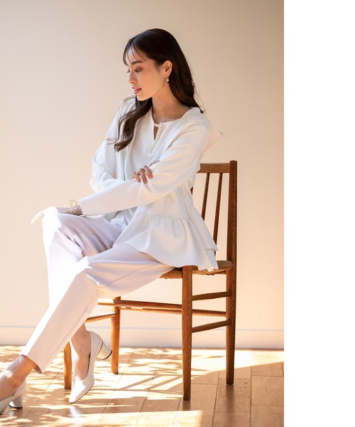 Emilyan(エミリアン)の「更に快適になった!無敵のパンツ 【UVカット98%!接触冷感!洗濯機OK♪全方位ストレッチ♪】ハイストレッチつやポンチ・タックテーパードパンツ(スーツパンツ・レディース・ブラック/グレイッシュベージュ/オフホワイト/ネイビー・S/M/L)」の21枚目の写真