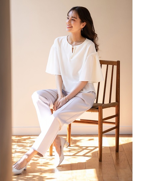 Emilyan(エミリアン)の「更に快適になった!無敵のパンツ 【UVカット98%!接触冷感!洗濯機OK♪全方位ストレッチ♪】ハイストレッチつやポンチ・タックテーパードパンツ(スーツパンツ・レディース・ブラック/グレイッシュベージュ/オフホワイト/ネイビー・S/M/L)」の19枚目の写真