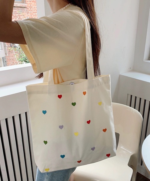 shopnikoniko（ショップニコニコ）の「トートバッグ カラフルハート刺繍 キャンバス トート A4（トートバッグ・レディース・パープル/ブルー/ホワイト・フリー）」の5枚目の写真