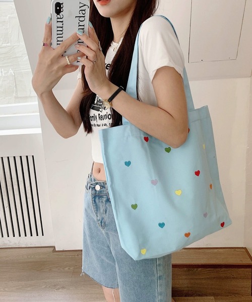 shopnikoniko（ショップニコニコ）の「トートバッグ カラフルハート刺繍 キャンバス トート A4（トートバッグ・レディース・パープル/ブルー/ホワイト・フリー）」の18枚目の写真