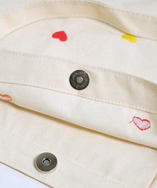 shopnikoniko（ショップニコニコ）の「トートバッグ カラフルハート刺繍 キャンバス トート A4（トートバッグ・レディース・パープル/ブルー/ホワイト・フリー）」の9枚目の写真